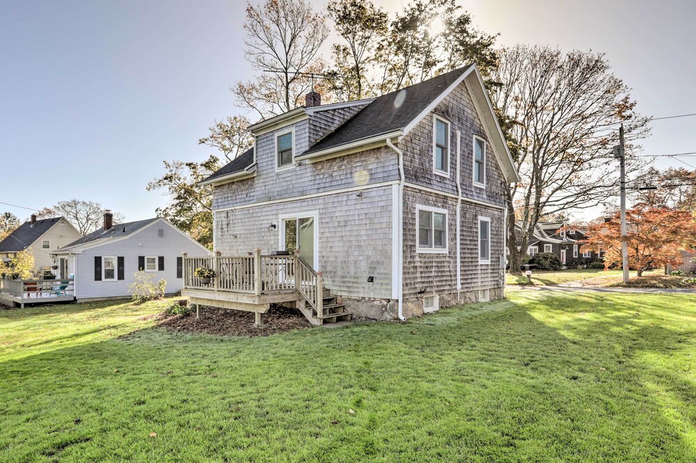 Cozy Historic Wakefield Home Close to Beaches - Property Image 6