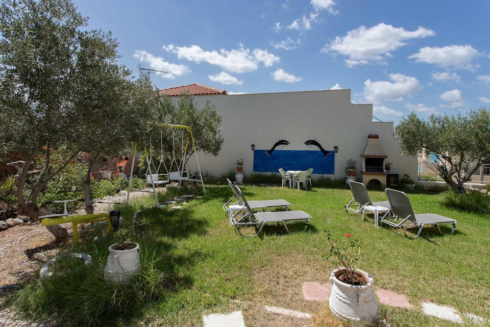 Manos Apartments