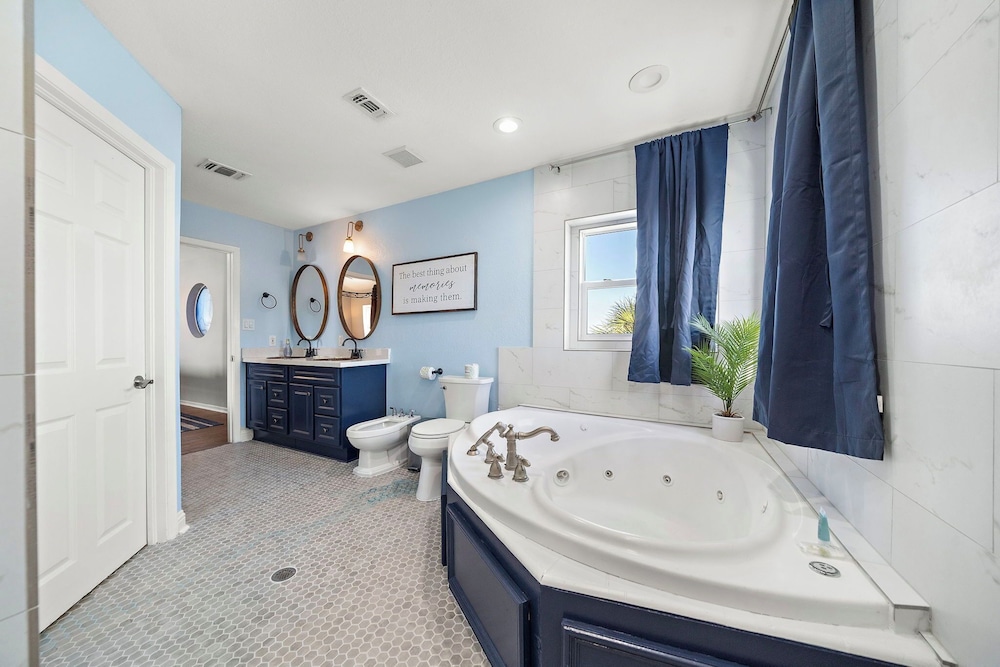Captain's Manor by Ryson Vacation Rentals