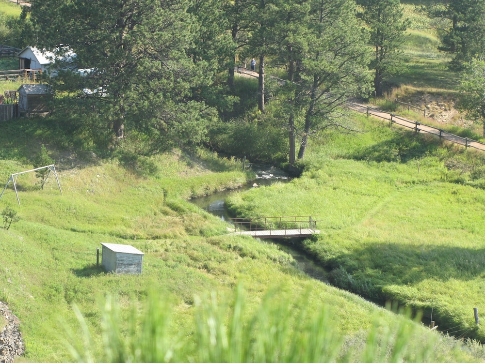 Black Hills Cabins at Quails Crossing