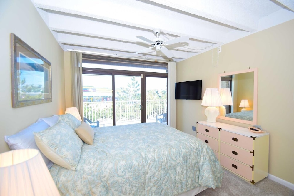 Jada 1f - Ocean City, Md 2 Bedroom Apts by RedAwning view 3