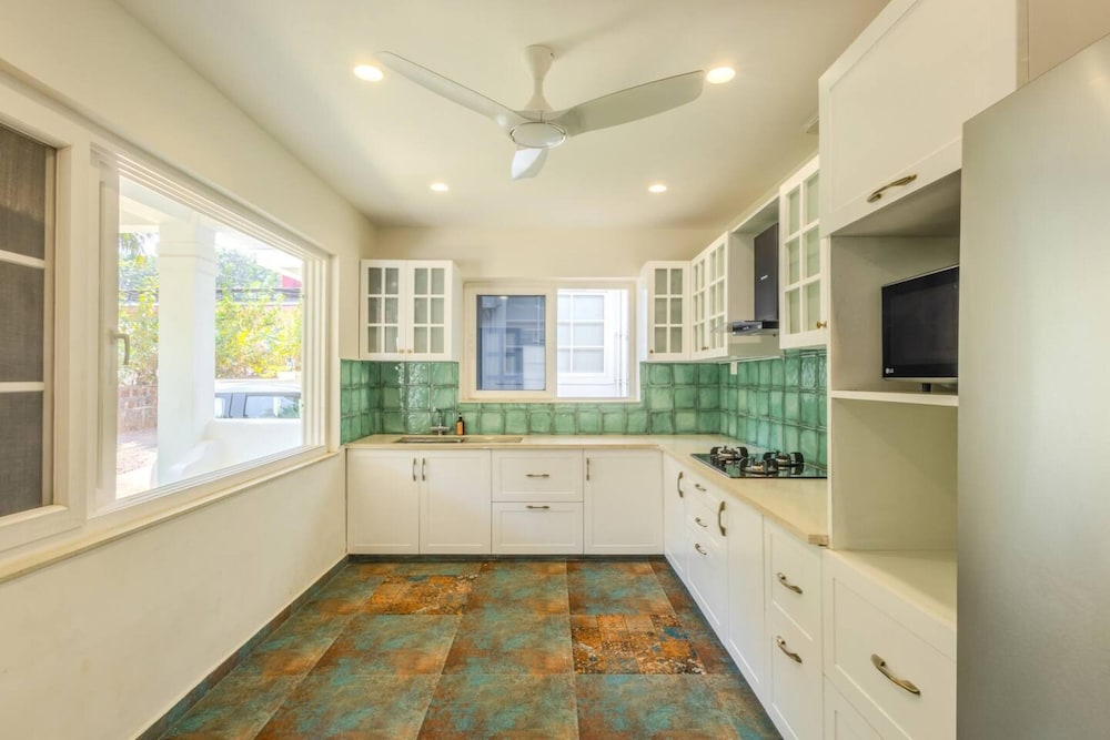 5bhk With Pool 1 5 km From Thalassa Casa Amour