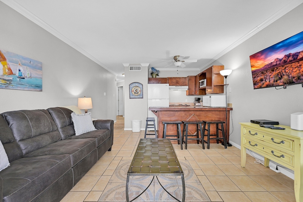 Seascape 2119 1 Bedroom Condo by RedAwning