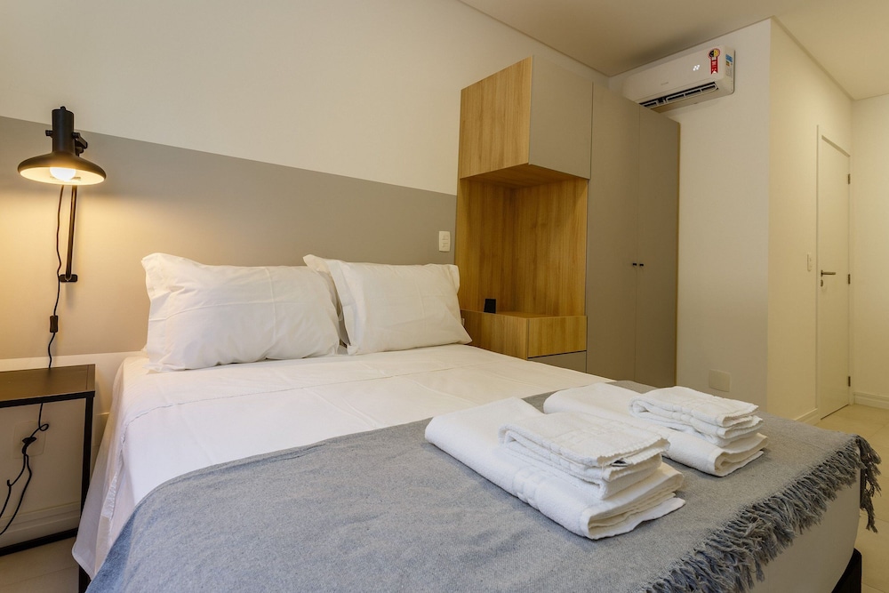 Apartment in the Center With Pool Rri103