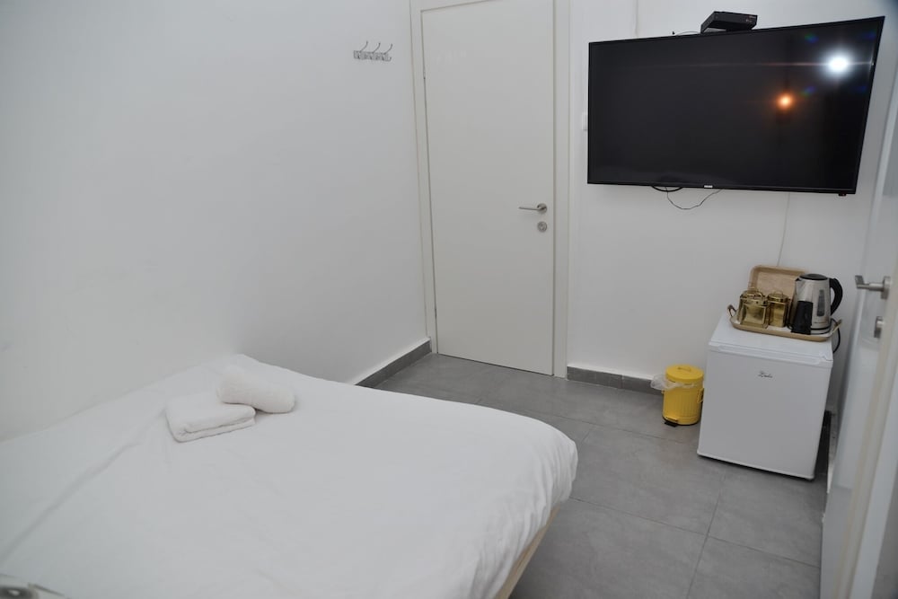 Stylish apt next to bograshov view 3