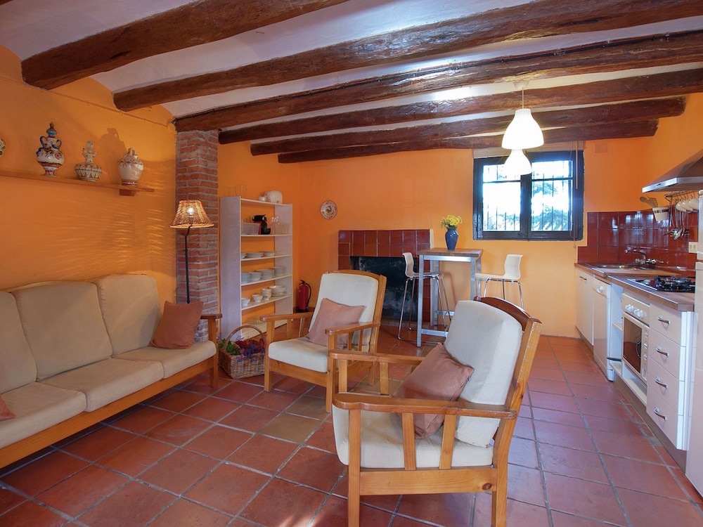 Cozy Cottage in Subirats With Swimming Pool photo 4