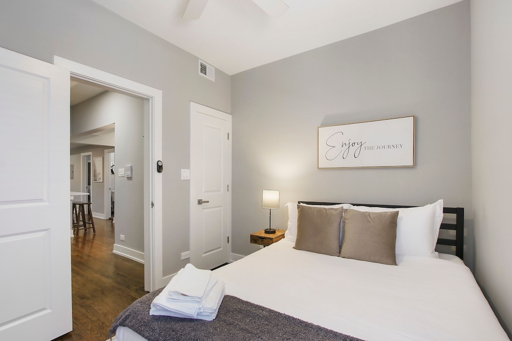 3BR Well-Furnished Apt - Kedzie 3F
