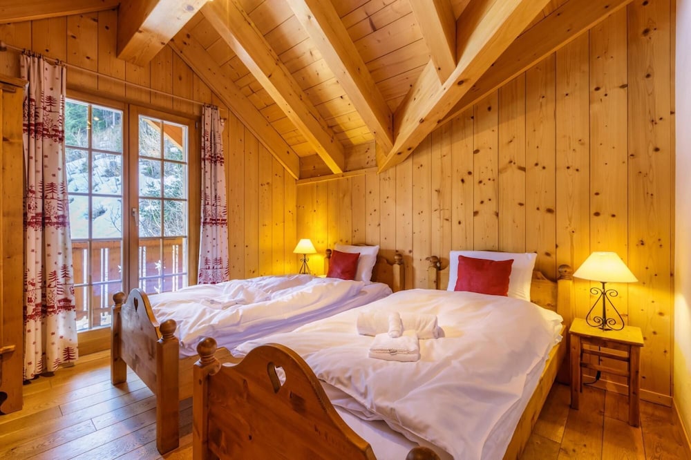 Chalet Coucou - Luxury 10 pax Chalet With Incredible Views Garage