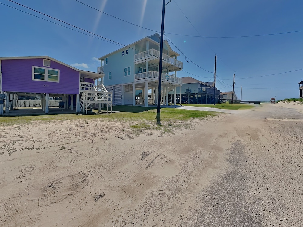 Surfside Beach Bungalow by Ryson Vacation Rentals