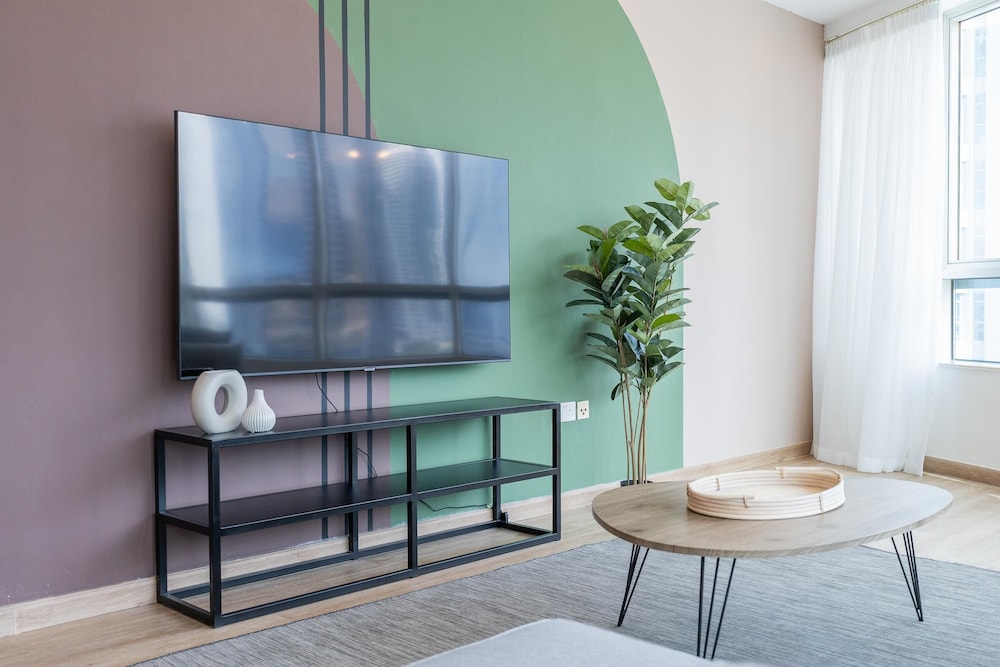 Dubai Marina - Stunning Huge 4 Bedroom Apts Near JBR - Gym - Pool - Parking by Sojo Stay