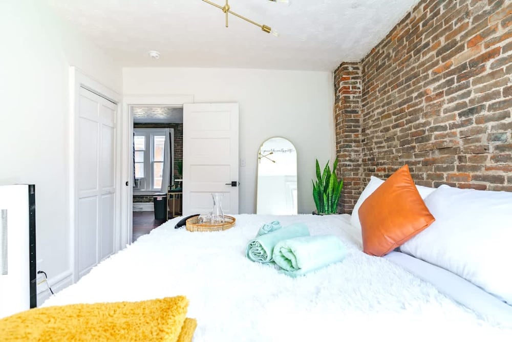 Prime Location Top Rated Clean Parking Free