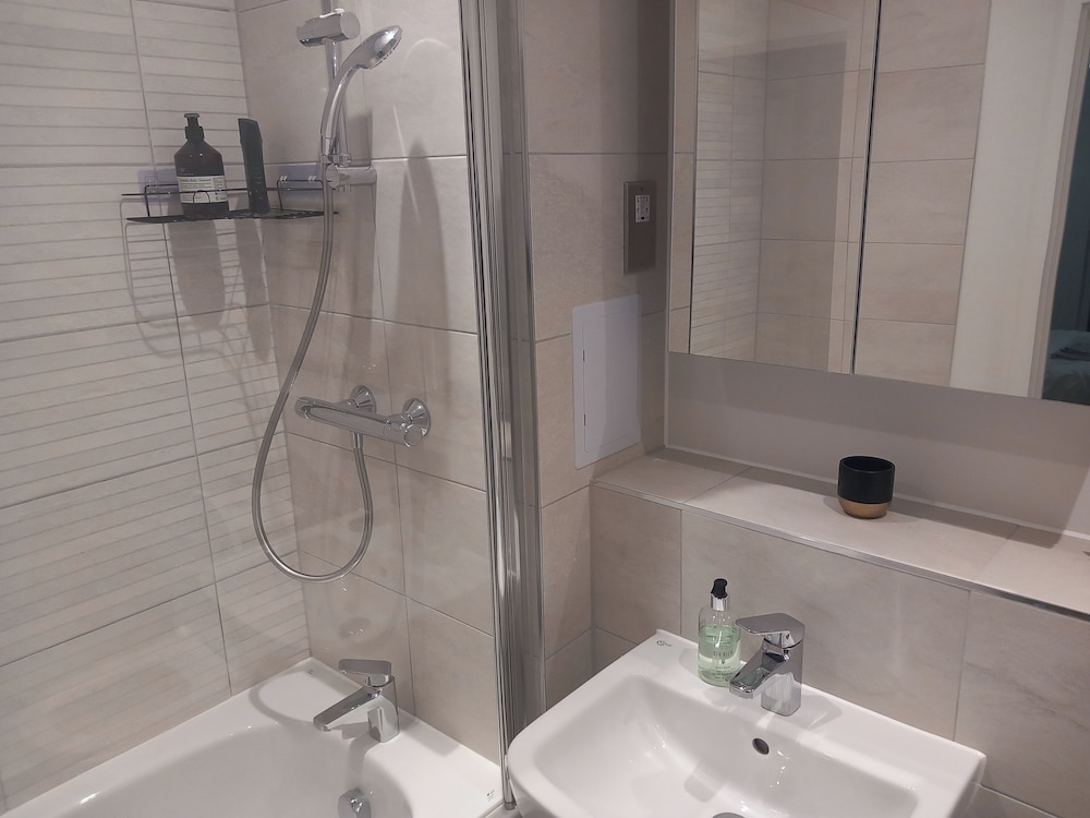 Tranquil Loughton Apartment Retreat