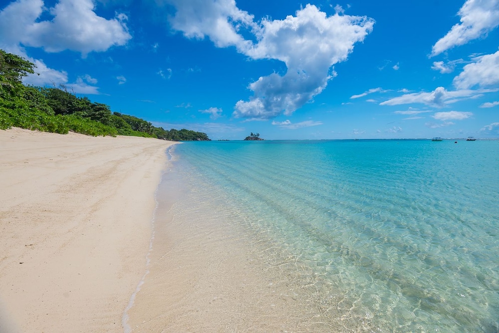 Le Nautique Luxury Beachfront Apartments