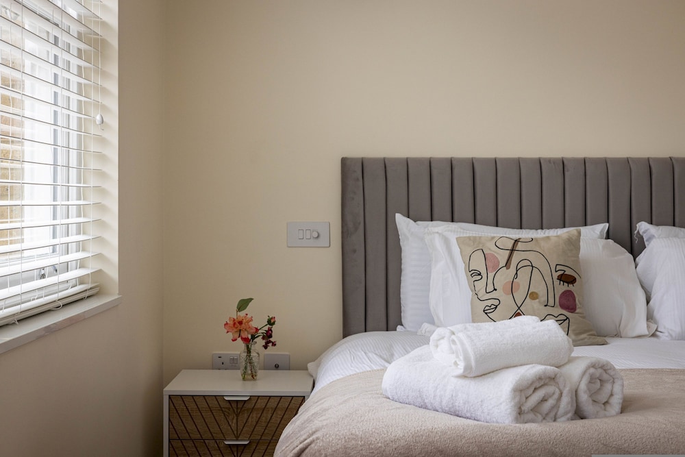 3-bdr Stunning LUX Villa Parking Central London