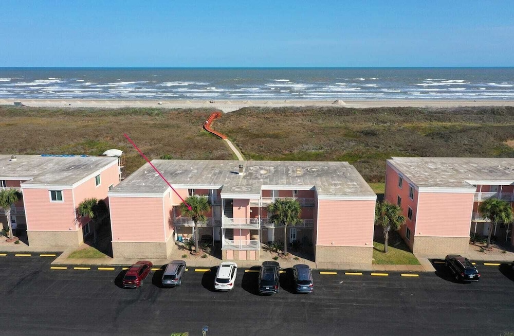 2 Beachfront Condos, Pool, Tennis/pickleball, Gulf View Island Retreat Complex