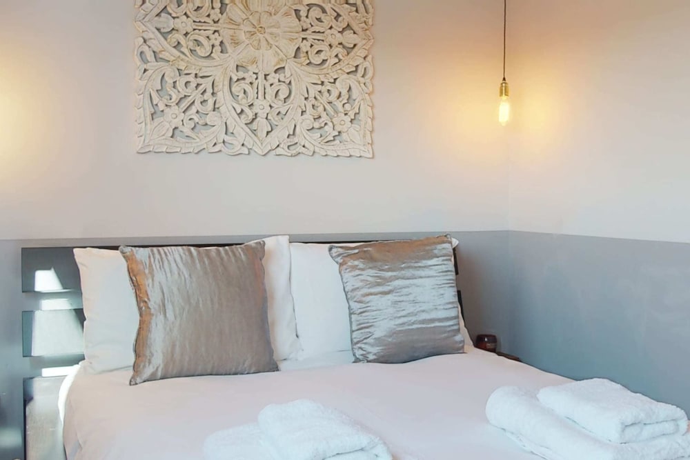 Modern, Cosy Apartment On Vibrant Deptford High Street view 3
