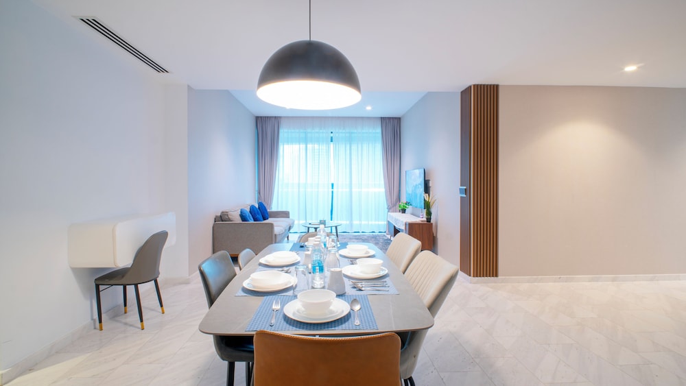 Moonway Luxury Suites At Eaton Residence