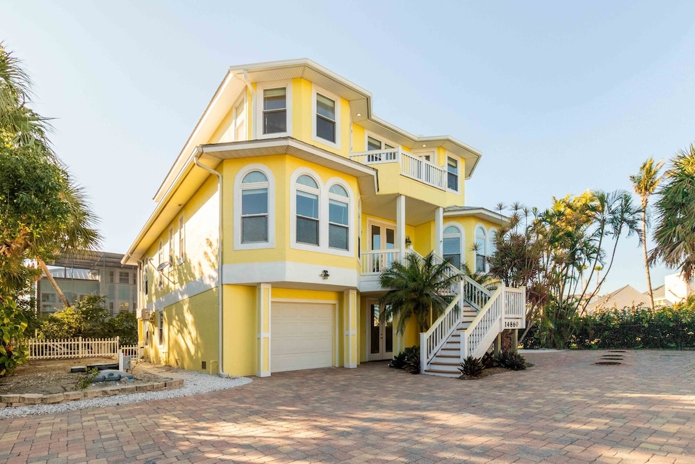 Walk to Beach, Pool+hot Tub, Game Room Captiva 5bdr Coco Mango by Avantstay view 4