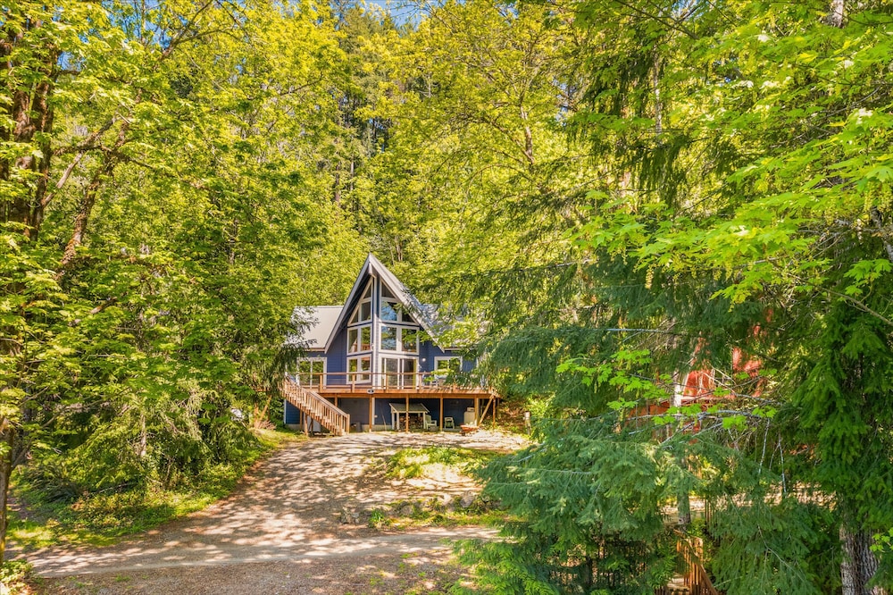 Yellow Tail Cabin in Hoodsport