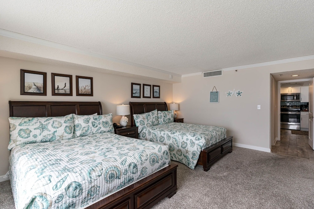 Gorgeously remodeled 2 bedroom ocean front unit - 509 South Hampton 2 Condo view 4