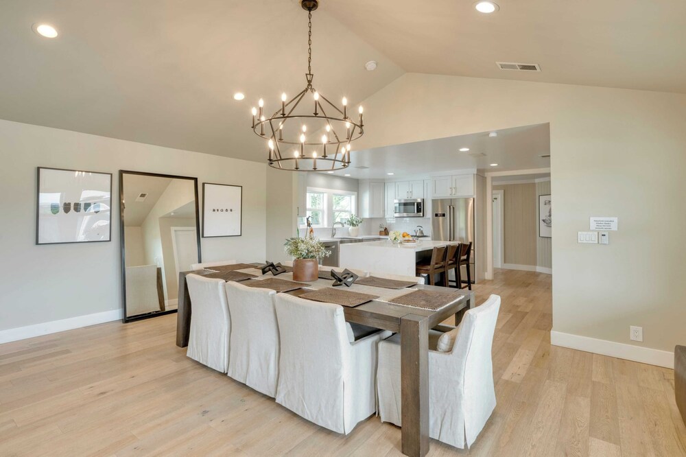 Chic Sonoma Oasis w/ Pool, Bocce, Hot Tub + Minutes to Downtown