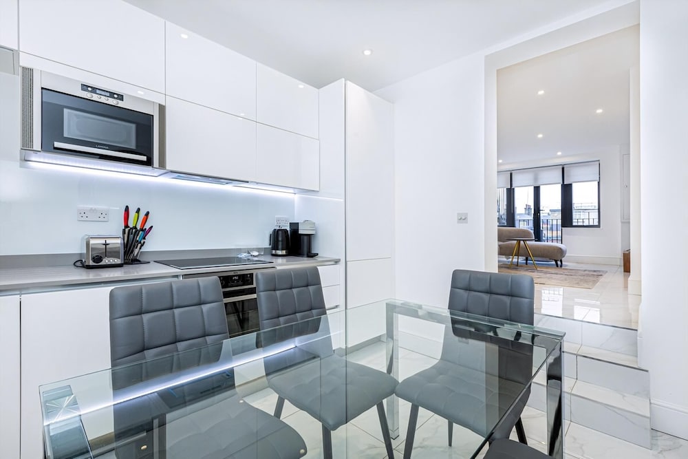 Elegant Three-bed Marylebone Flat Near Oxford Circus!