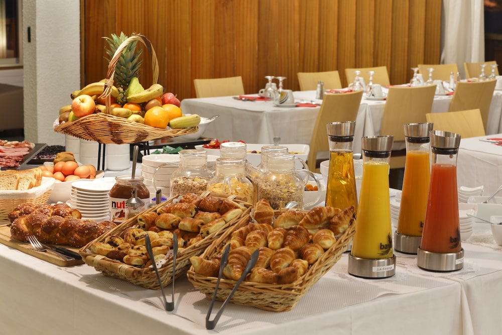 Huez Vacations - Hotel Eliova - Le Chaix - Property Image 1