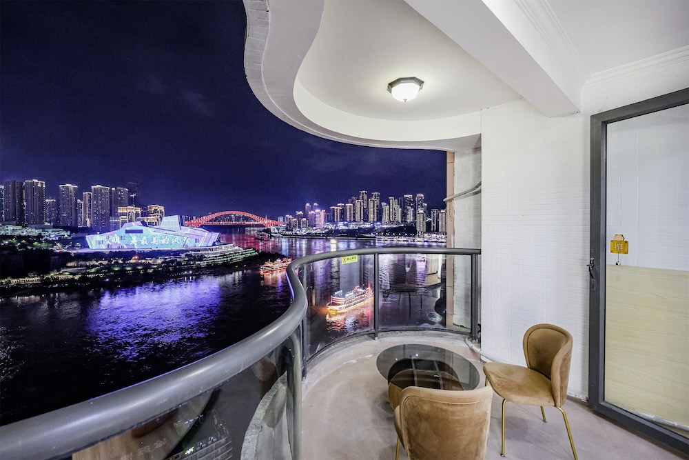 Baihong Riverview Drone Show Apartment