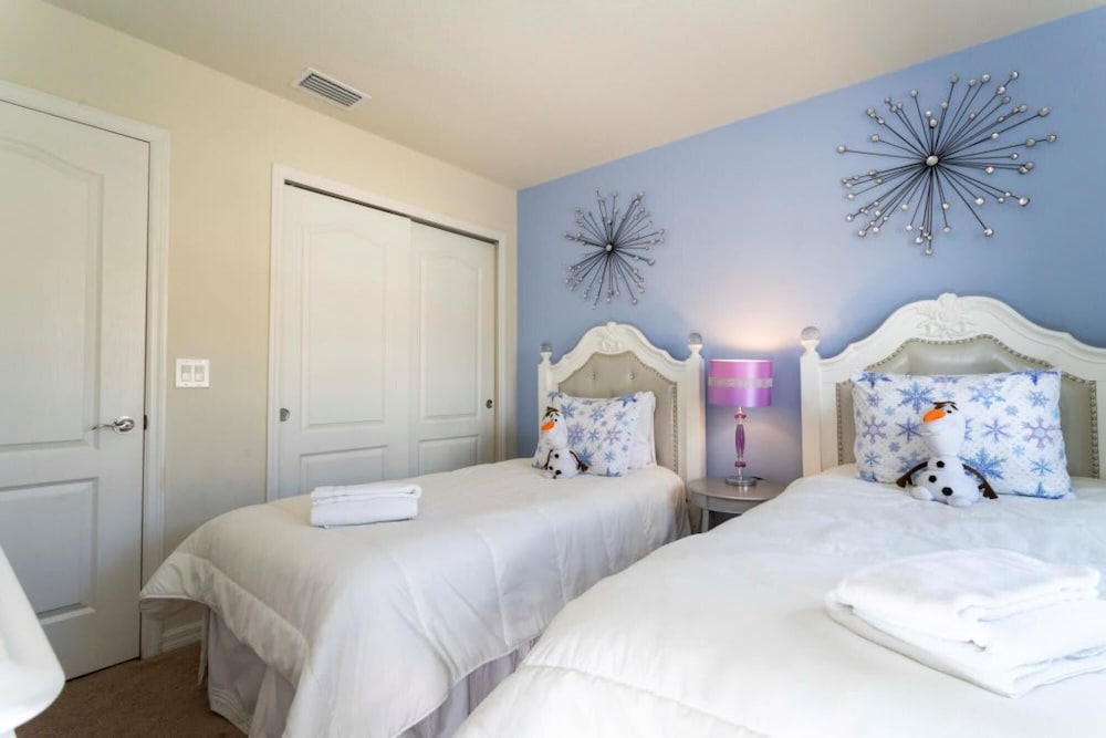 Amazing 5BR Private Pool Lakeview Near Disney