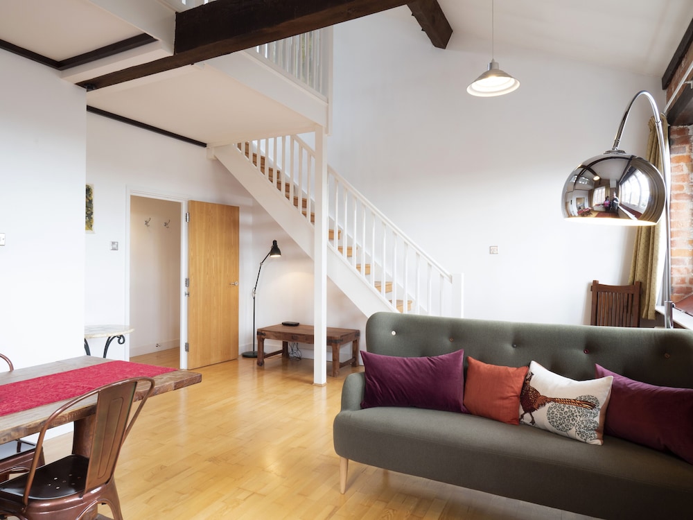 Canterbury Vacations - Holters Mill - Loft - Property Image 1