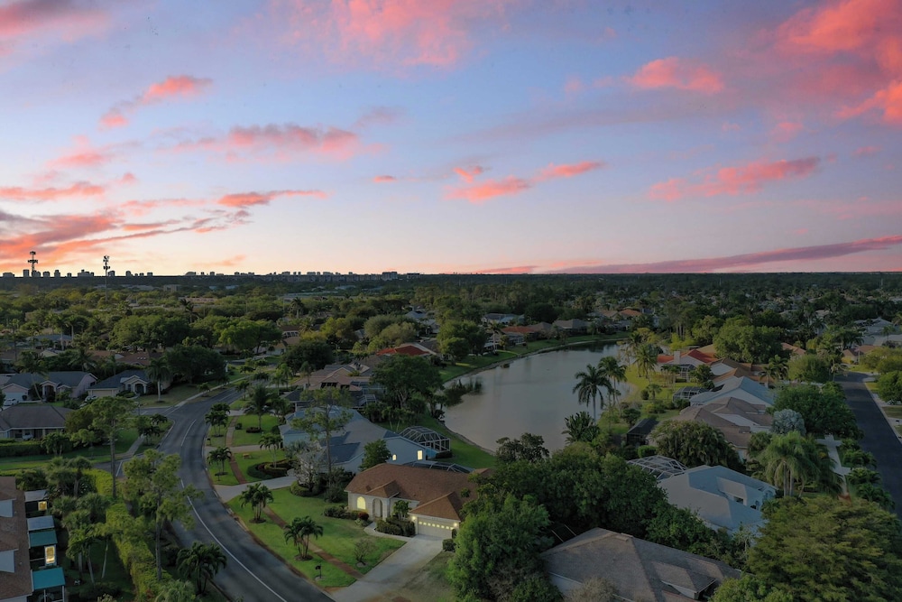 Private Pool, Pond Views, & Bonus Lounge in Gated Naples Community Drive to Dining & Sand