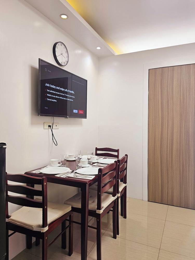 Hannah Crib at Shore Residences