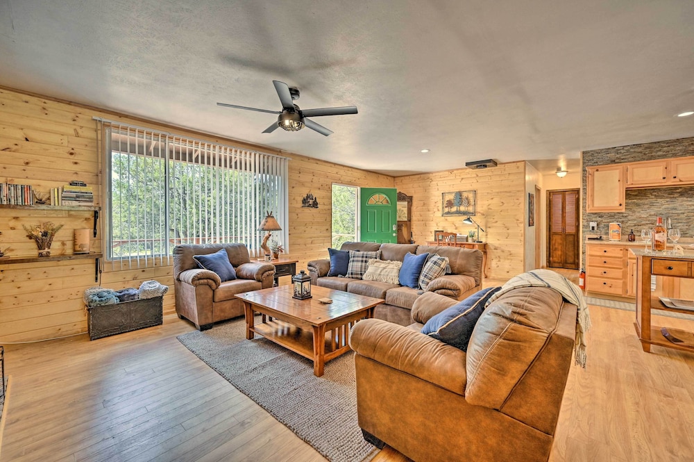 Payson Vacations - Peaceful Strawberry Cabin: Fire Pit  Hot Tub - Property Image 1