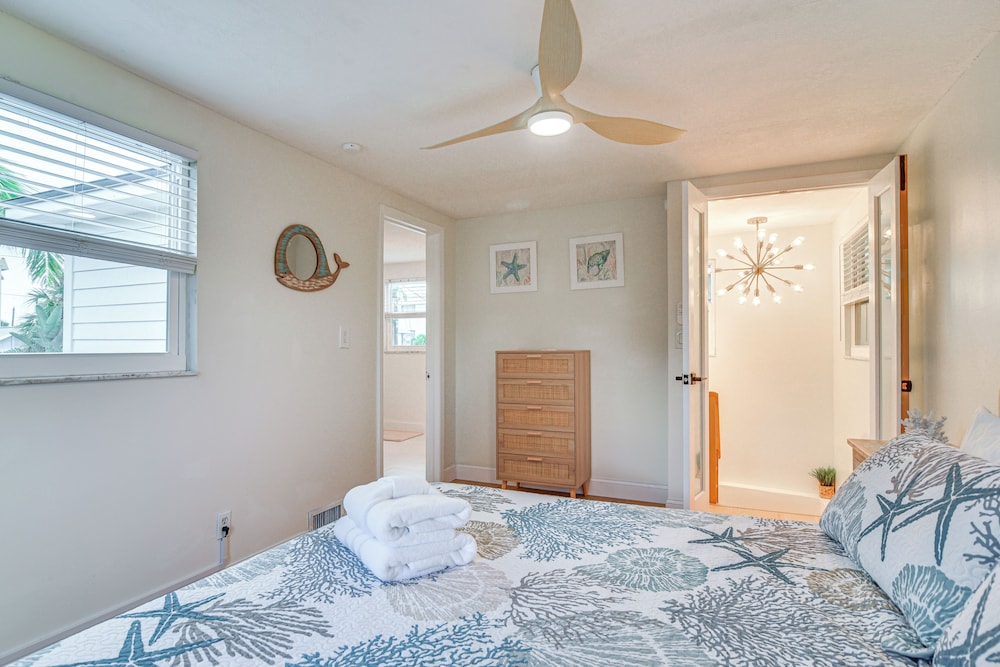 Walk to Beach: Treasure Island Gem w/ Golf Cart!