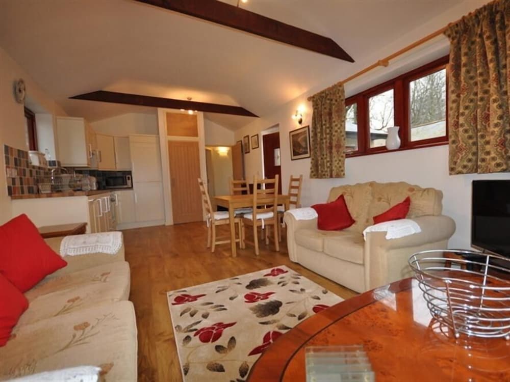 Follis Cottage view 3