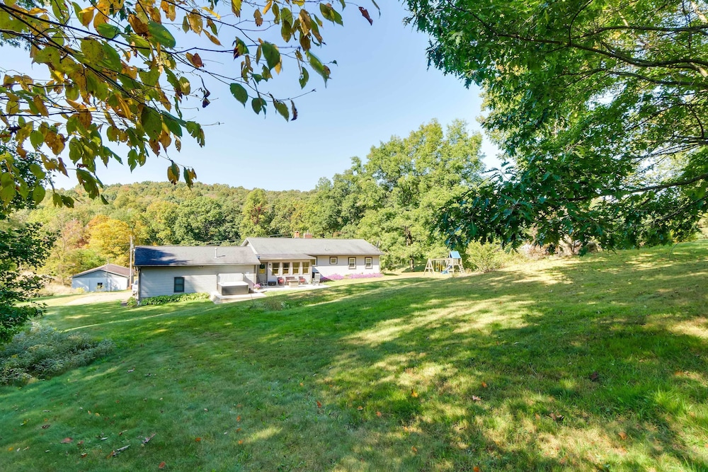 'hidden Hollow' Family Home in Amish Country! view 4