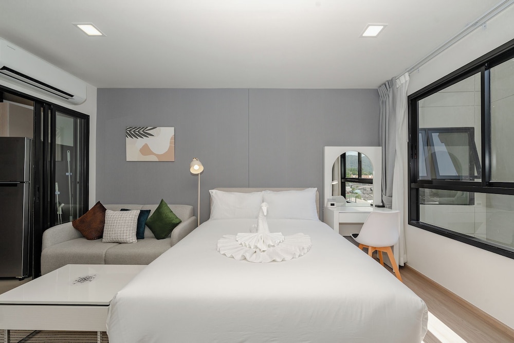 Stylish condo with Pool C175