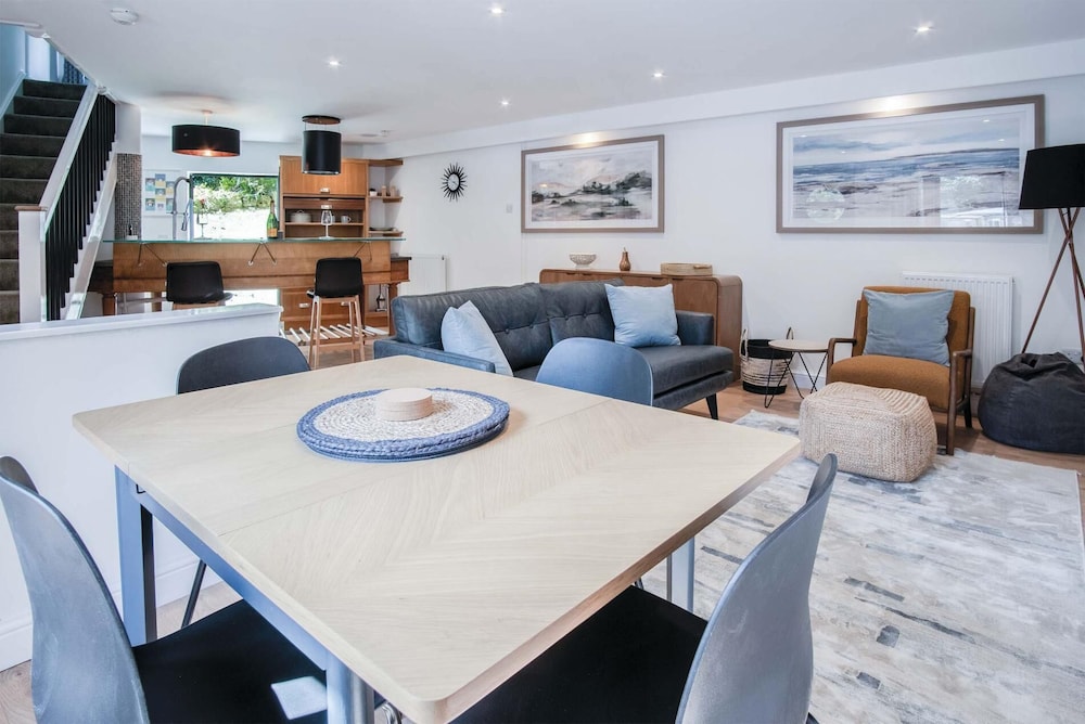 The Cottage - 2 Bedroom Cottage - Tenby