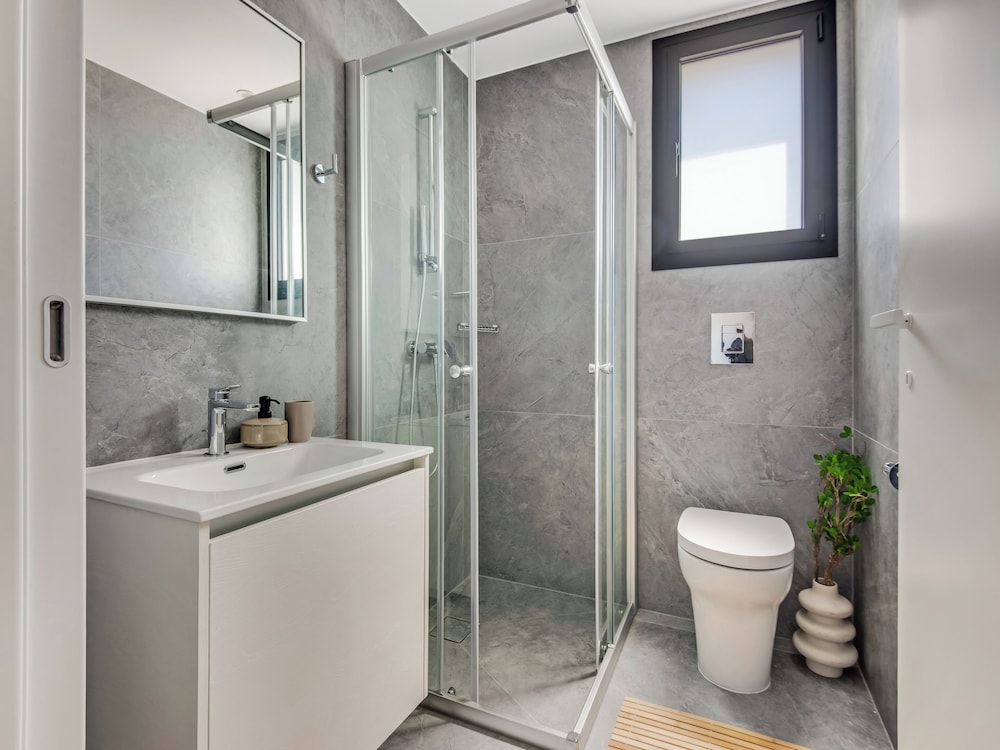 Sanders Crystal 2 Limassol