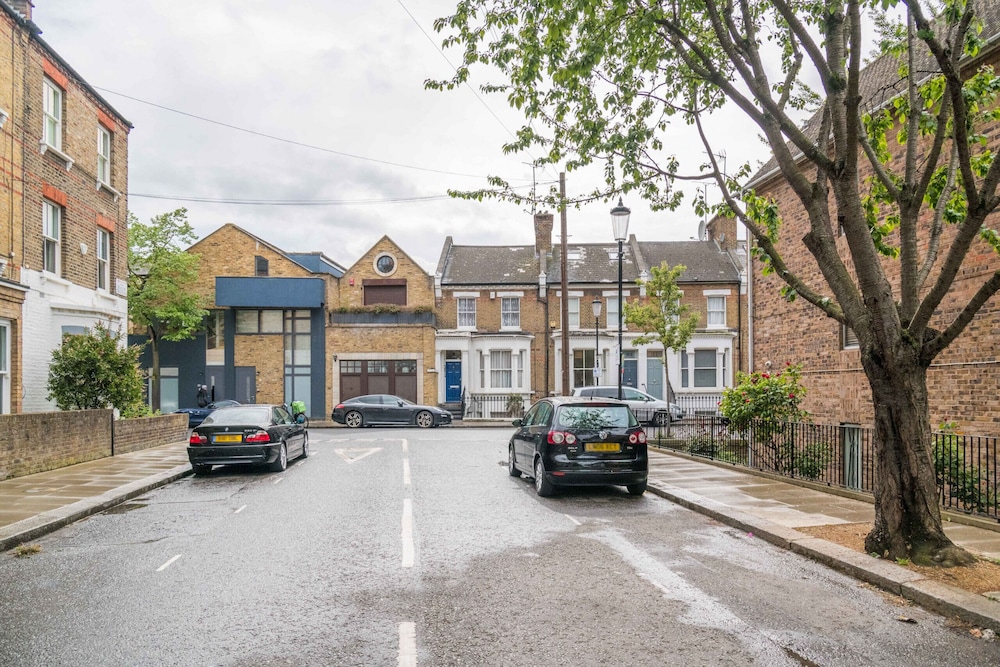 Charming Chelsea Home by the River Thames