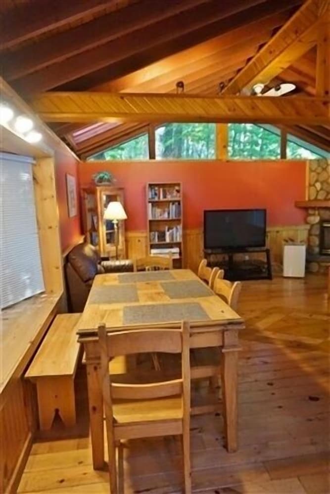 462 Paudash Lake 4 Bedroom Cottage
