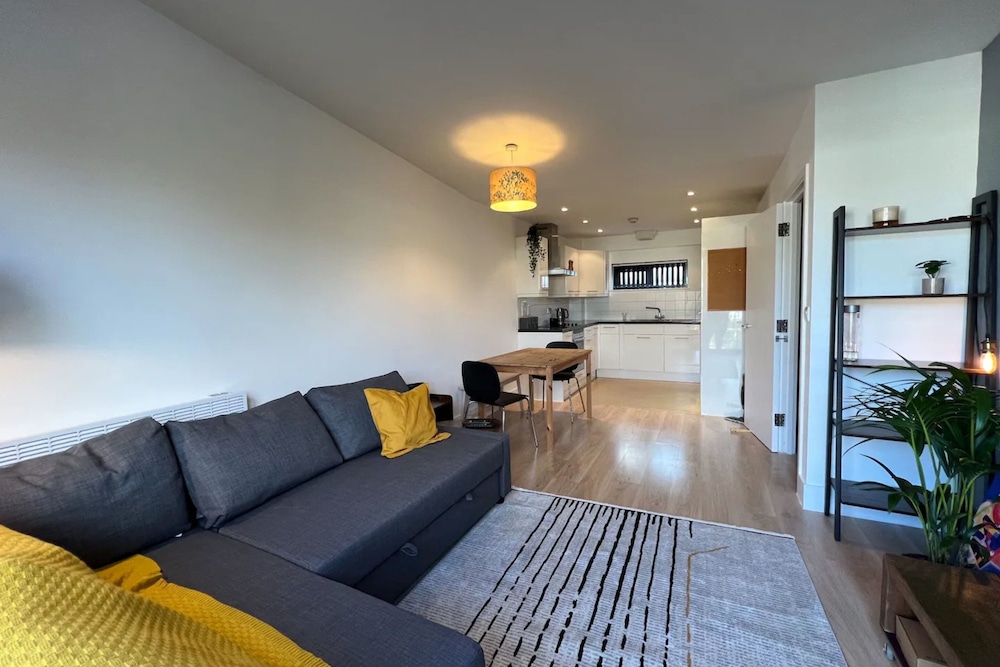 Lovely 1 Bedroom Flat Overlooking Canal in Hackney