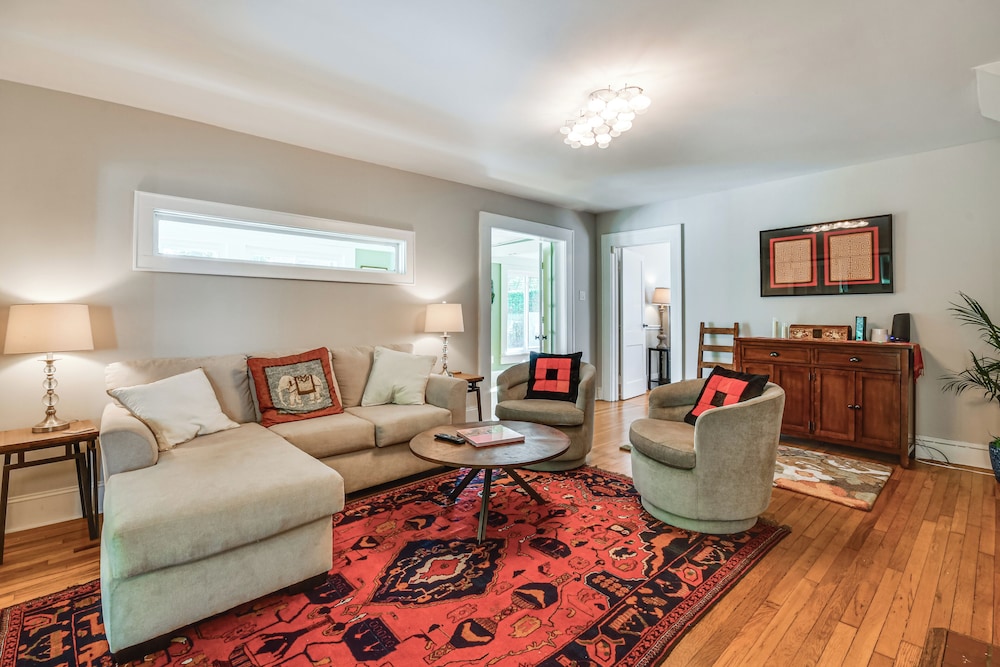 Mtn Views, Deck, Porches & Patio: Asheville Escape