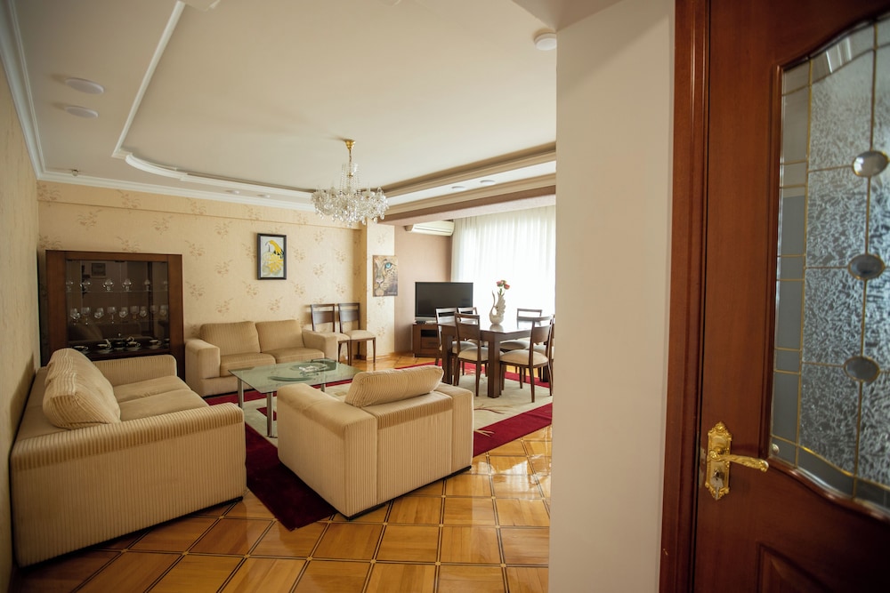 Dondar Apartment Formula 1 view