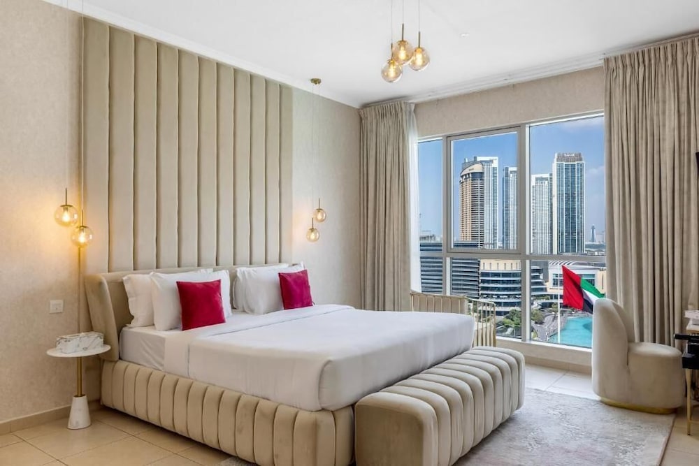 Lavish 3BR Besides Burj Khalifa and Fountain view