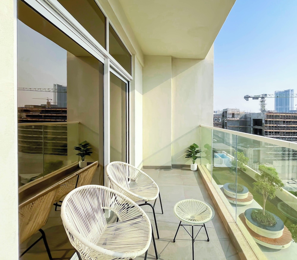 Jewelz Luxury 2BR Balcony, Pool & Garden Views