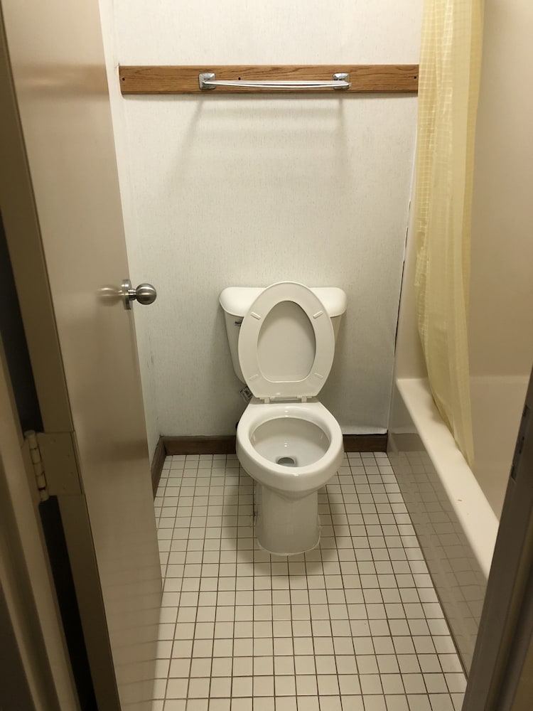 Denison Inn & Suites