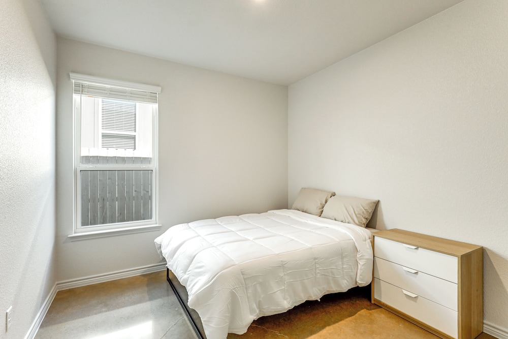 2 Mi to Downtown Temple: Newly Built Townhome!