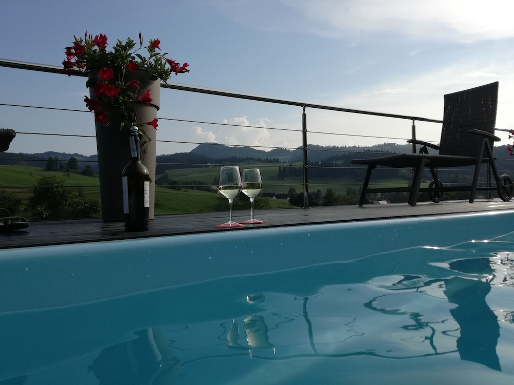 El Paso Vacations - Super 8 by Wyndham El Paso IL - Property Image 4