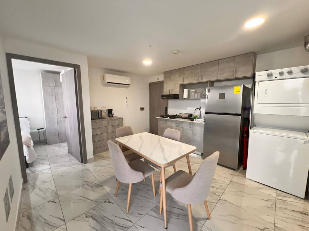 Executive Apartment on Balboa Avenue